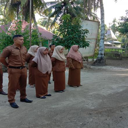 Dongkrak Disiplin Perangkat Pemerintahan Nagari Toboh Gadang Barat Gelar Apel Pagi
